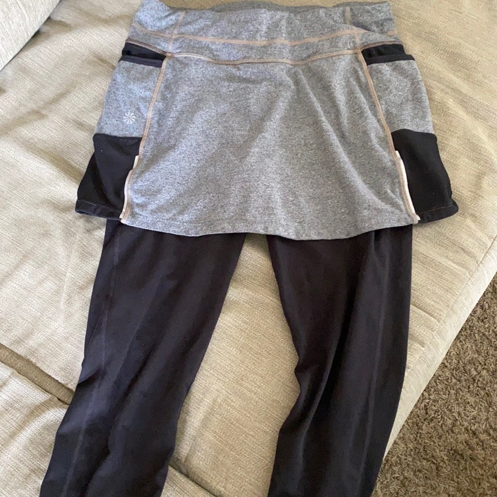 EUC Athleta Size Medium tennis skirt w/ capris